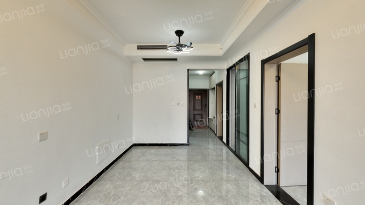 荣盛中心二手房实景图