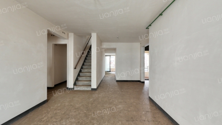 融创爱丽舍庄园二手房实景图