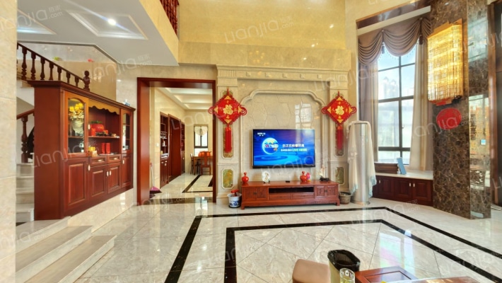 元一高尔夫别墅二期二手房实景图