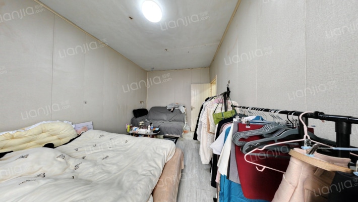 西陈庄前街92号院二手房实景图