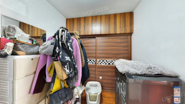 青年湖东里二手房实景图