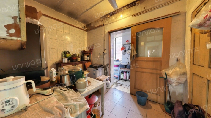 西信记里33号二手房实景图