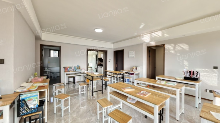 鑫相河畔雅苑二手房实景图