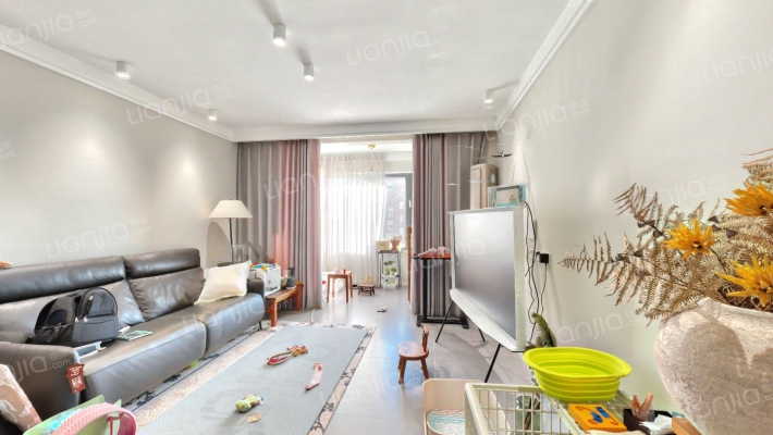 恒盛小镇艺墅二手房实景图