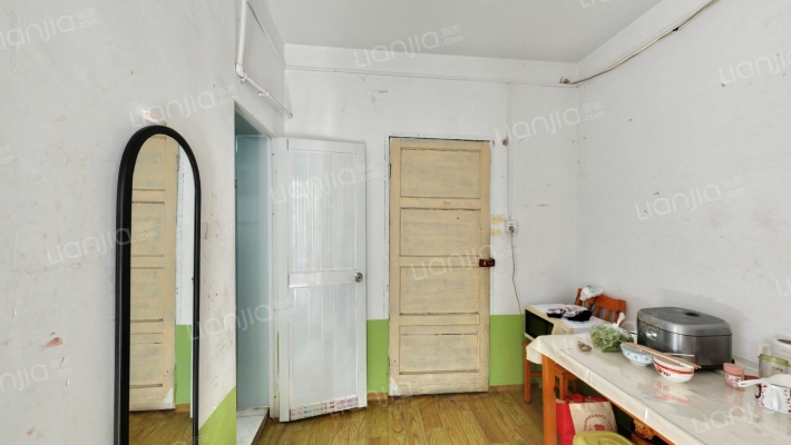 成套局宿舍二手房实景图