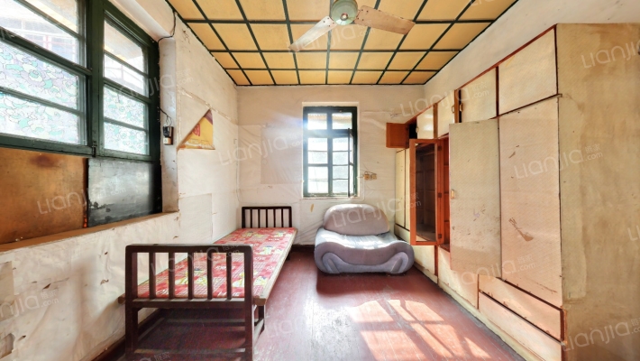 为群一村二手房实景图