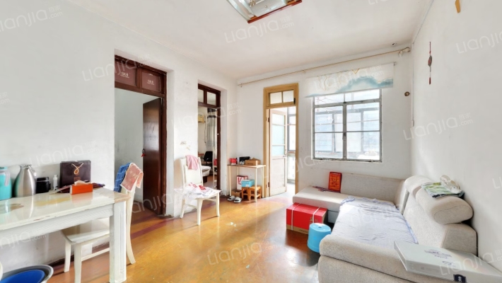 体育馆路12号二手房实景图