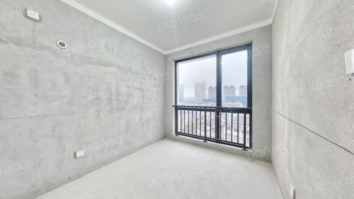 垅背新居二手房实景图