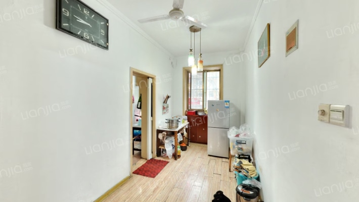 出版局宿舍二手房实景图