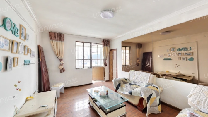 女子商场宿舍二手房实景图