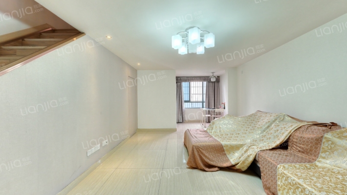 荷里活二手房实景图