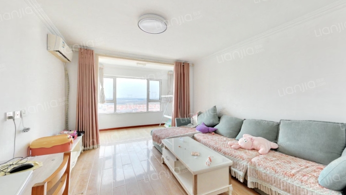 恒盛小镇艺墅二手房实景图