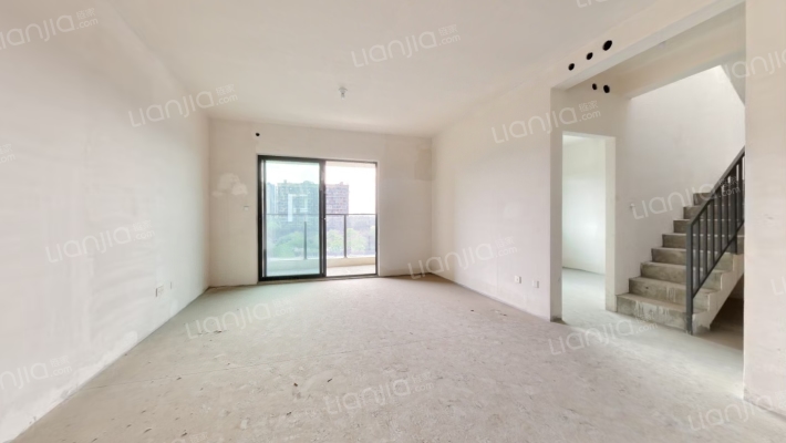 和泓紫山云庭二手房实景图