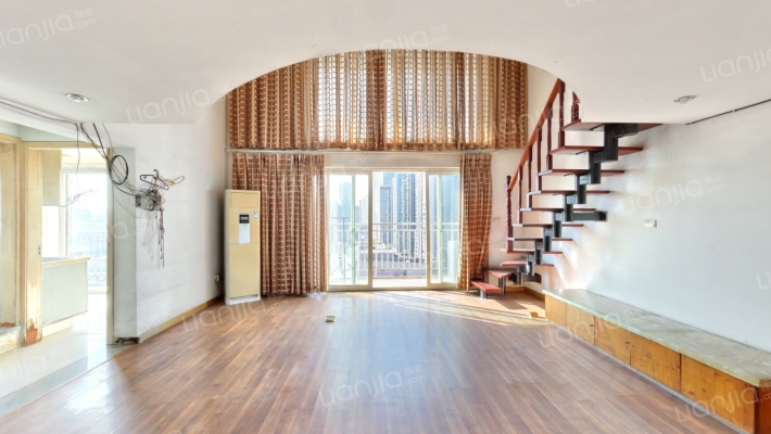 骄阳天际二手房实景图