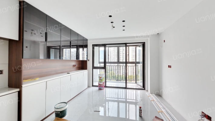 卓华名座二手房实景图