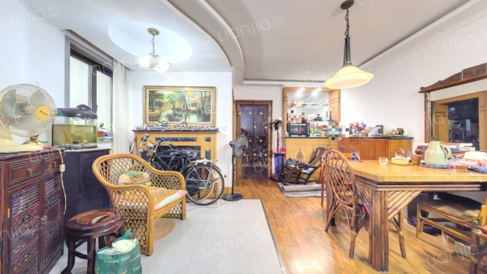 兰港大楼二手房实景图