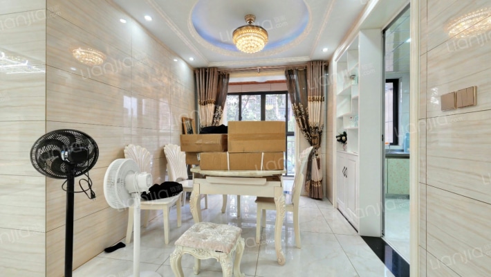 顾坝新苑A区二手房实景图