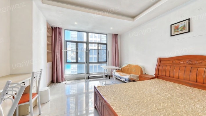 国展中心广场二手房实景图