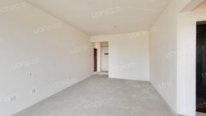 万和嘉苑二手房实景图