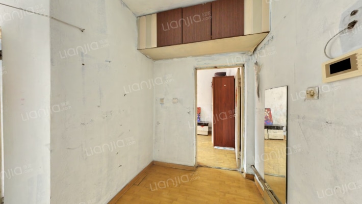 化工厂设备楼二手房实景图