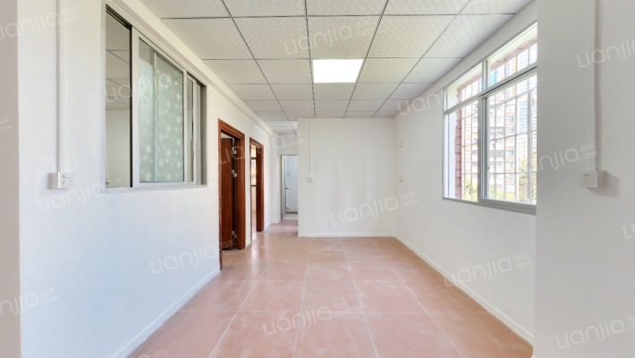 海鹰大厦二手房实景图