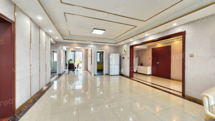 卓越维港南区二手房实景图