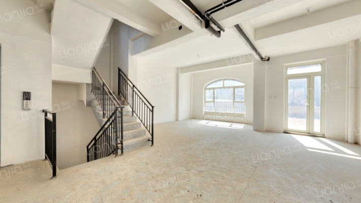 海信依云小镇塞纳二手房实景图