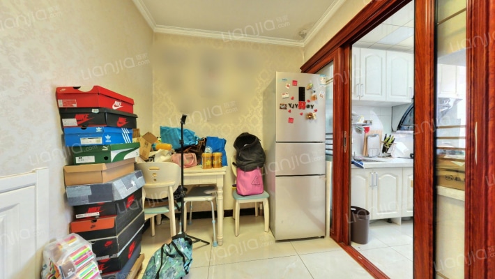 云居服装厂家属楼二手房实景图