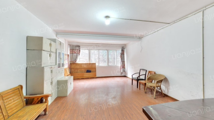 江中苑小区二手房实景图