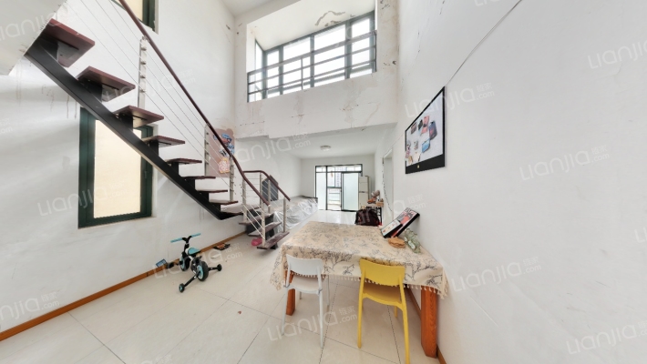 新西南华庭二手房实景图