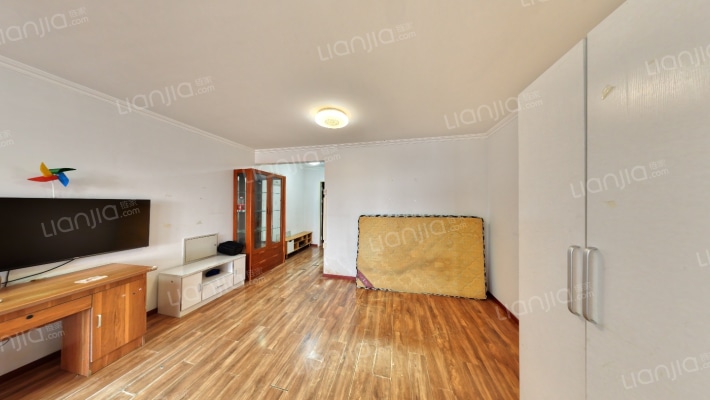 亚林溪苑二手房实景图