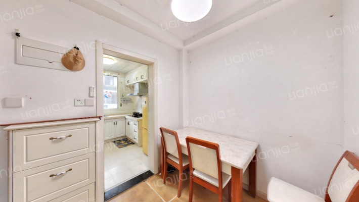 森林里二手房实景图