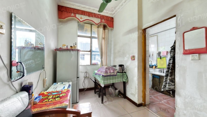 康寿社区二手房实景图