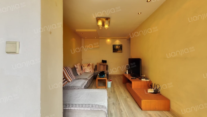 贵定路8号二手房实景图