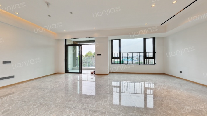 卓越晴翠二手房实景图