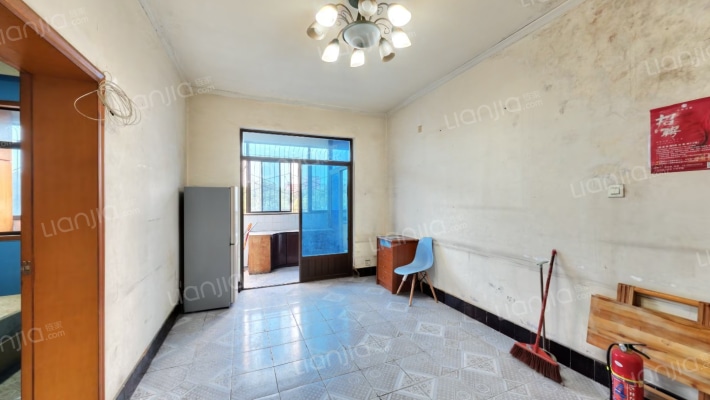 铝材厂宿舍二手房实景图