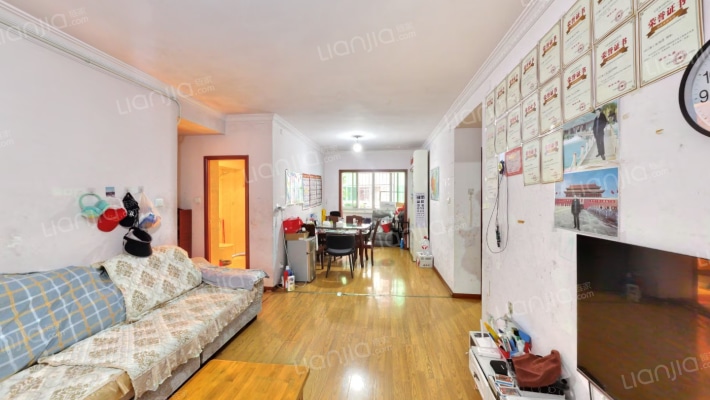 蓝天中苑二手房实景图