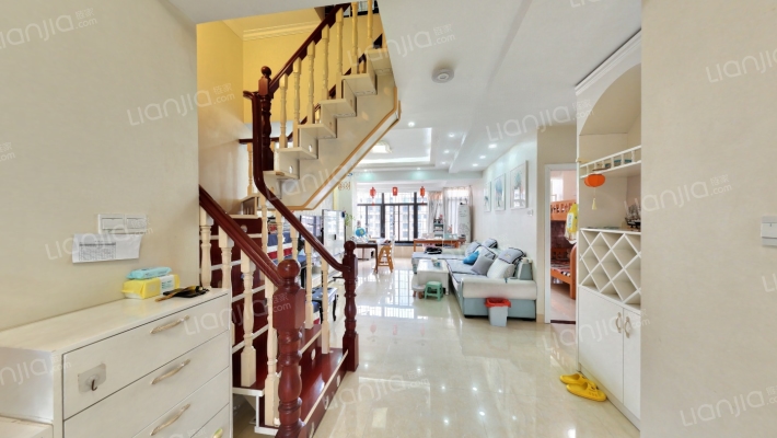 新景舜弘上院二手房实景图