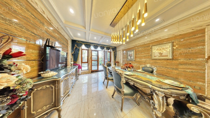 蔚蓝卡地亚黑钻二手房实景图