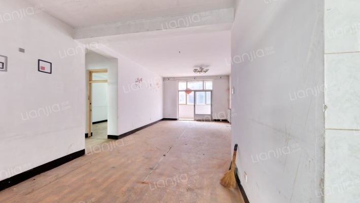 物资局小区二手房实景图