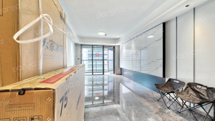 青岛滨海国际中心二手房实景图