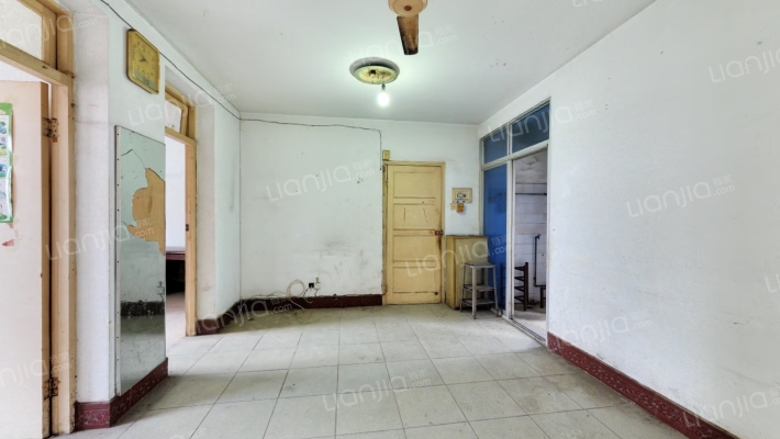 监狱宿舍二手房实景图