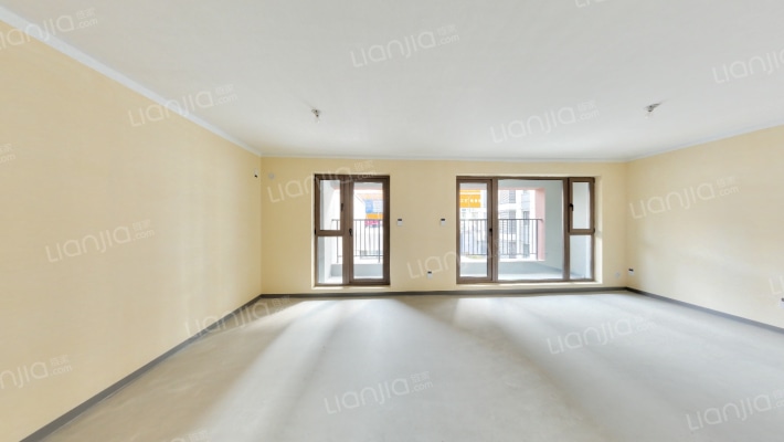 沈阳地铁云峰樾里二手房实景图