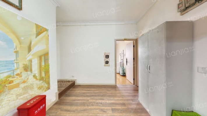 美丽蓝湾政府大楼二手房实景图