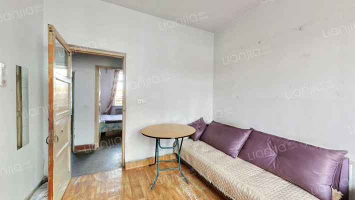 青年街老房区二手房实景图