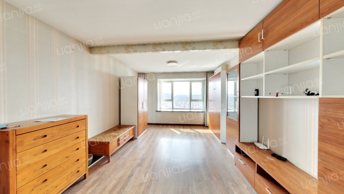 燕莎后二手房实景图