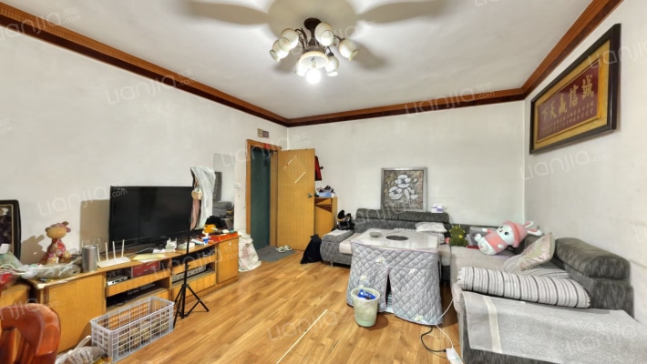 黔春路8号二手房实景图