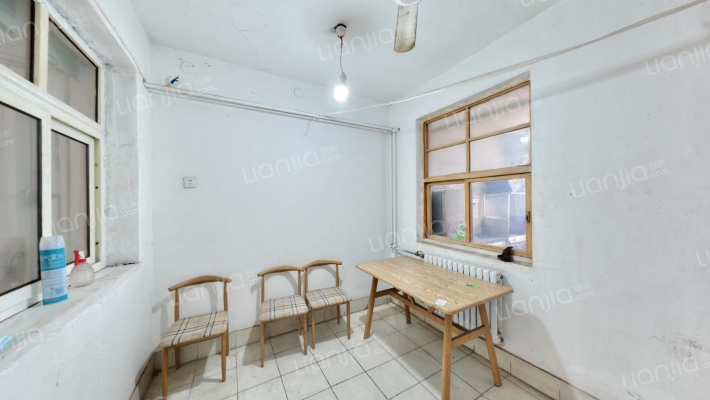 董家镇纺织机械厂宿舍二手房实景图