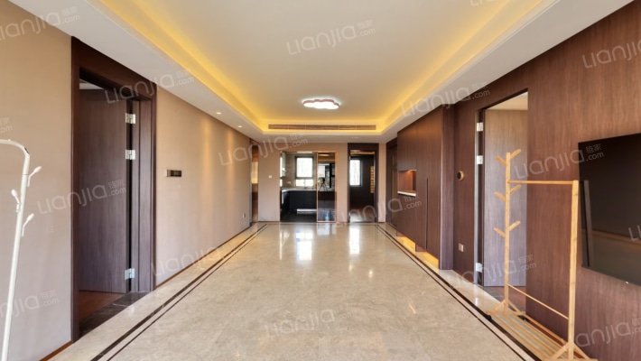 翡翠四季C区二手房实景图