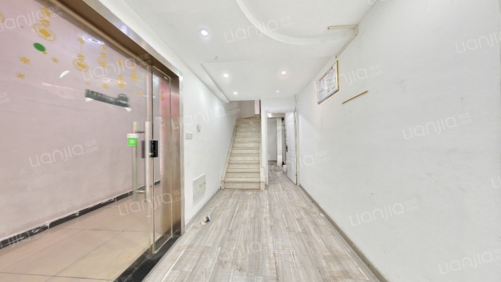 金地雄楚1号一期二手房实景图